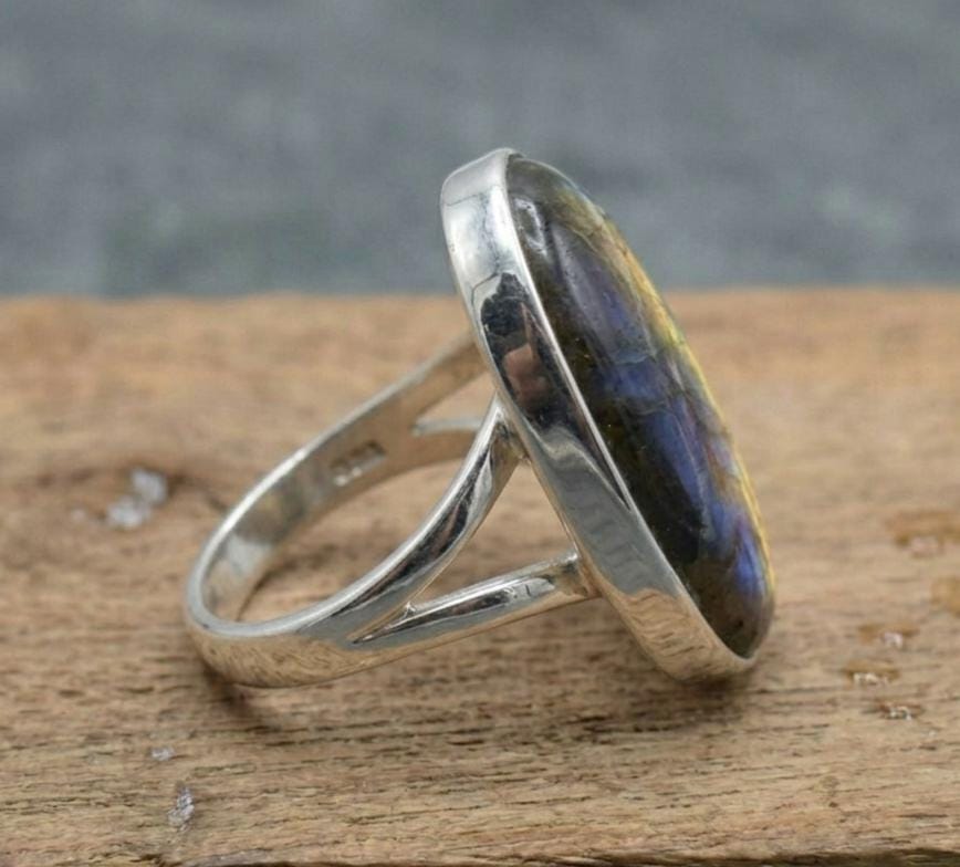 Natural Labradorite Statement Ring, Silver Boho Ring, Chunky Oval Gemstone Iridescent Blue Yellow Labradorite Jewelry, Witchy Healing Stone