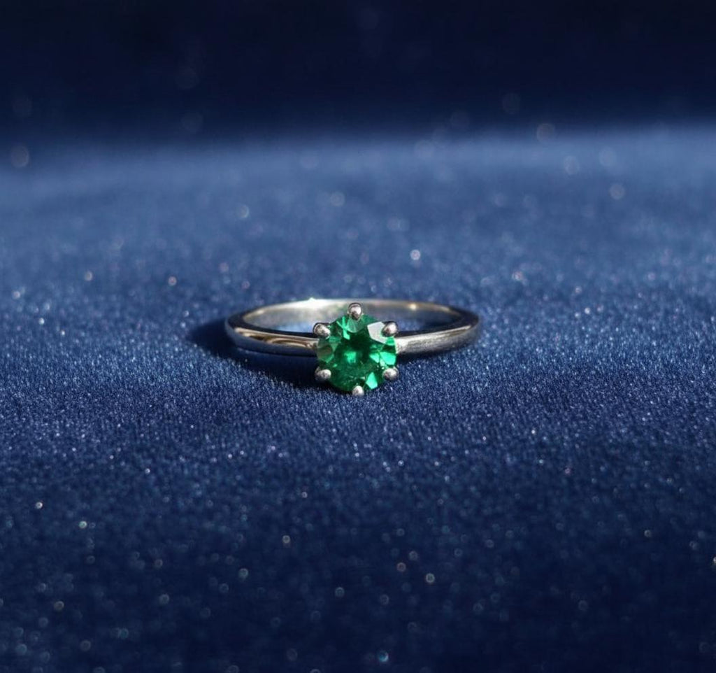 Emerald Sterling Silver Ring, Round Cut Gemstone, Prong Setting (3mm)