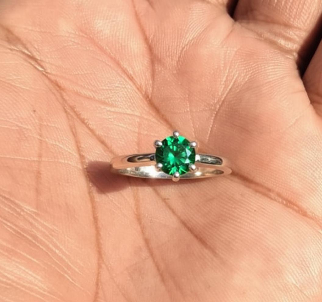 Emerald Sterling Silver Ring, Round Cut Gemstone, Prong Setting (3mm)